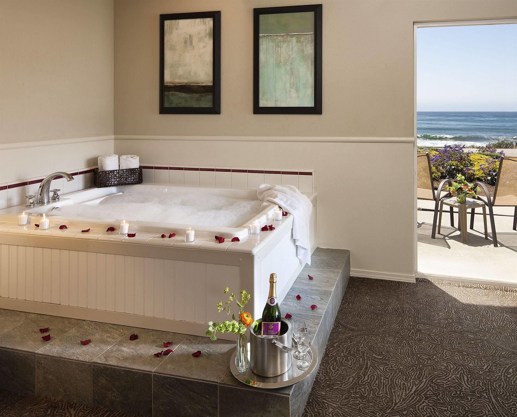 Cambria Landing Inn And Suites Eksteriør bilde